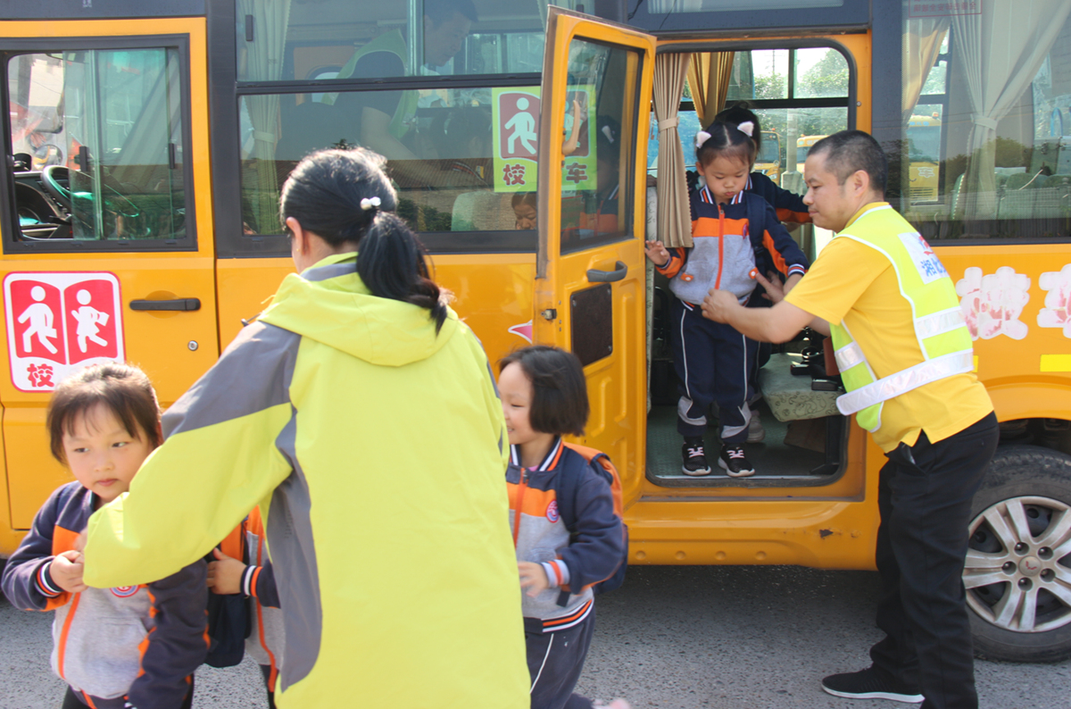 常德市湘北汽車(chē)運(yùn)輸有限公司,常德包車(chē)客運(yùn),常德旅游服務(wù),校車(chē)服務(wù)