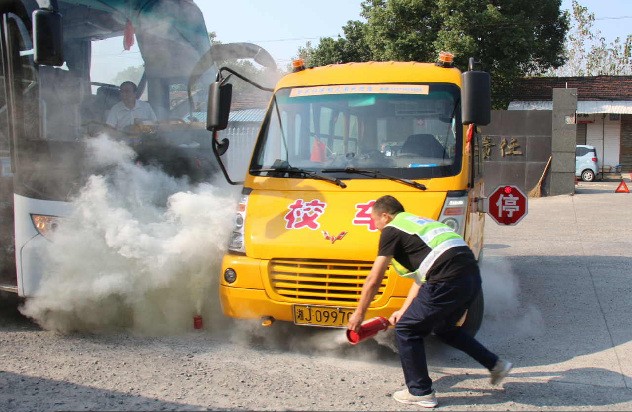 常德市湘北汽車(chē)運(yùn)輸有限公司,常德包車(chē)客運(yùn),常德旅游服務(wù),校車(chē)服務(wù)